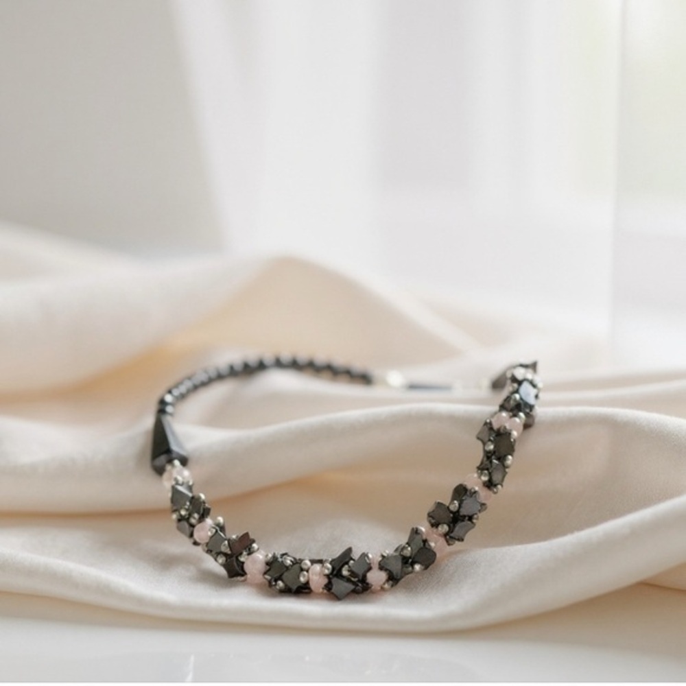 Hematite & pale pink rose quartz beaded necklace w/gunmetal barrel clasp 🩶